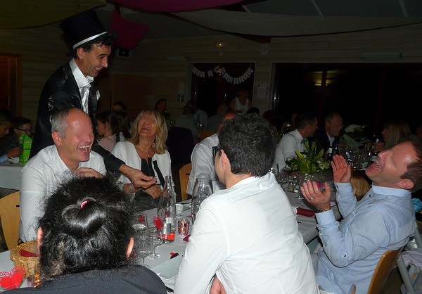 spectacle de close-up 85 e Mariage 44